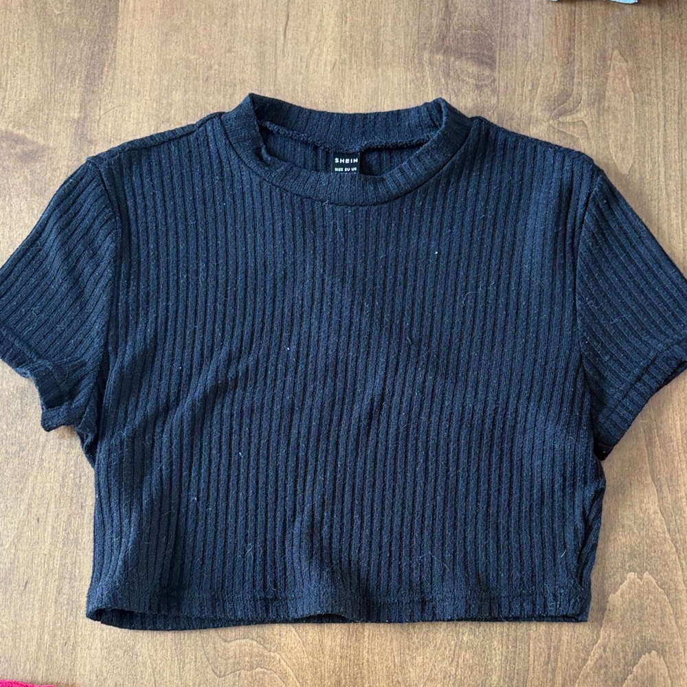 SHEIN Black Ribbed Crop Top